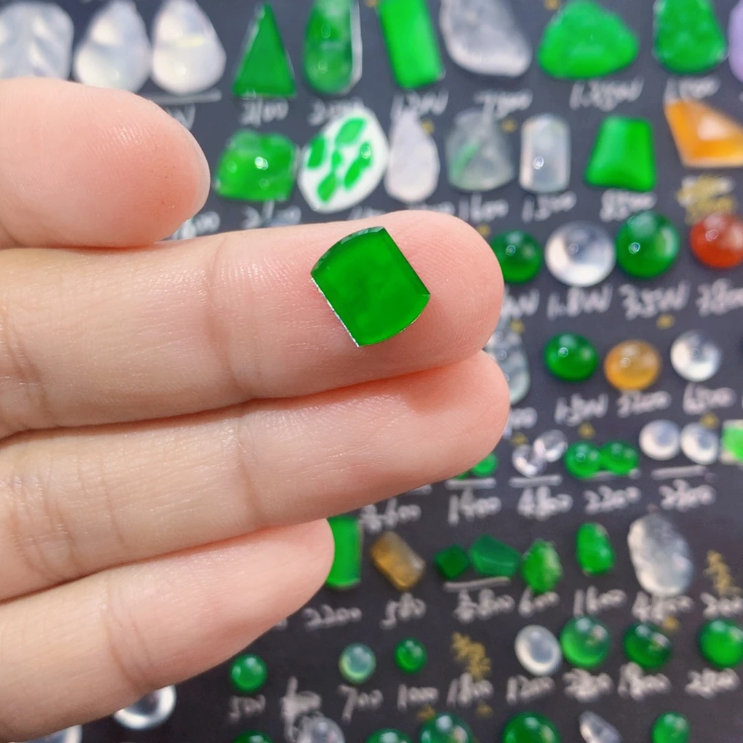 翡翠未镶嵌颈饰天然翡翠玉石马鞍