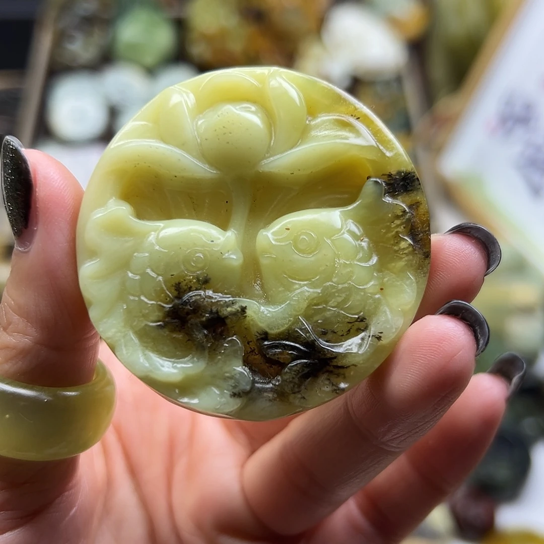 未镶嵌岫玉颈饰辽阳料黑草双鱼莲花