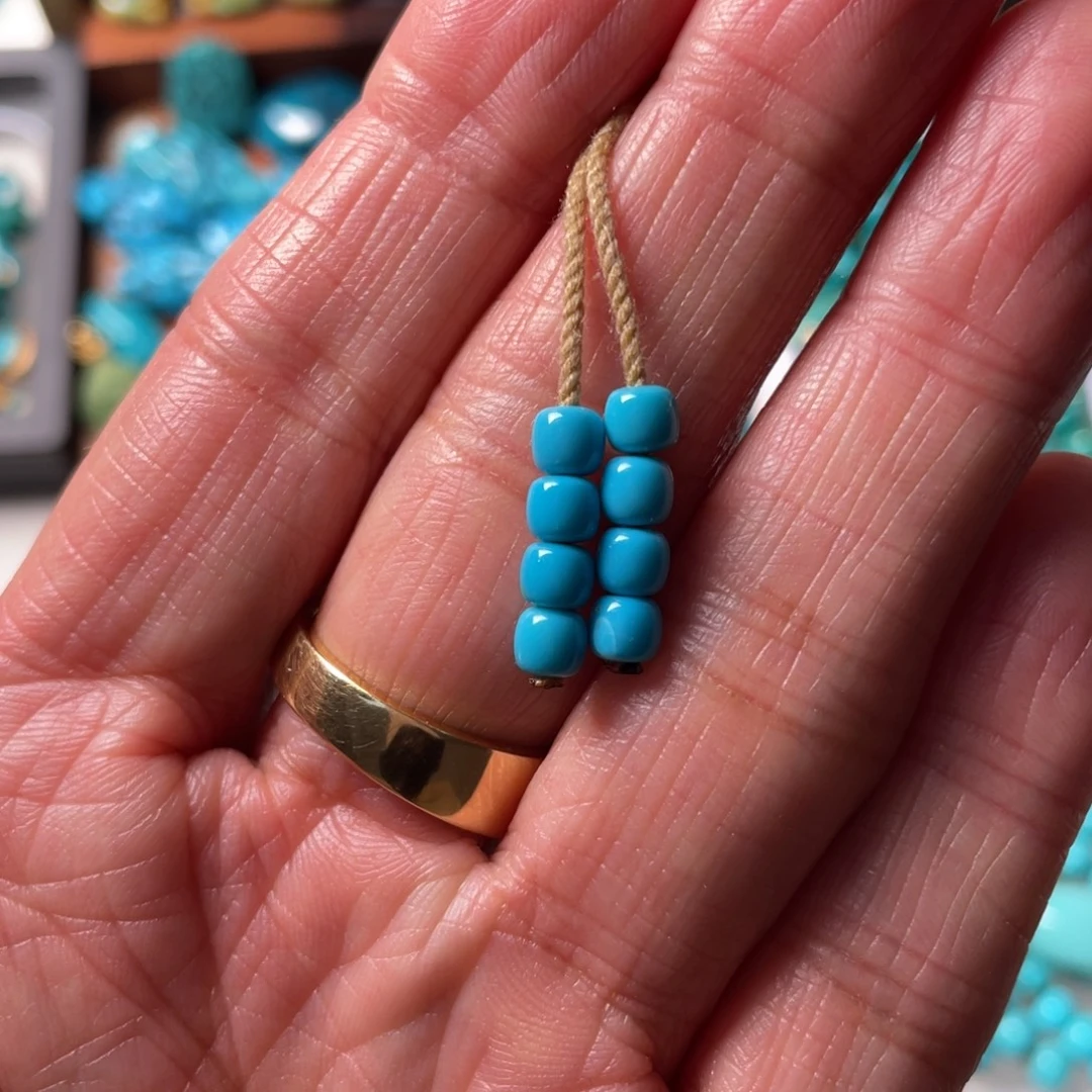 绿松石未镶嵌颈饰