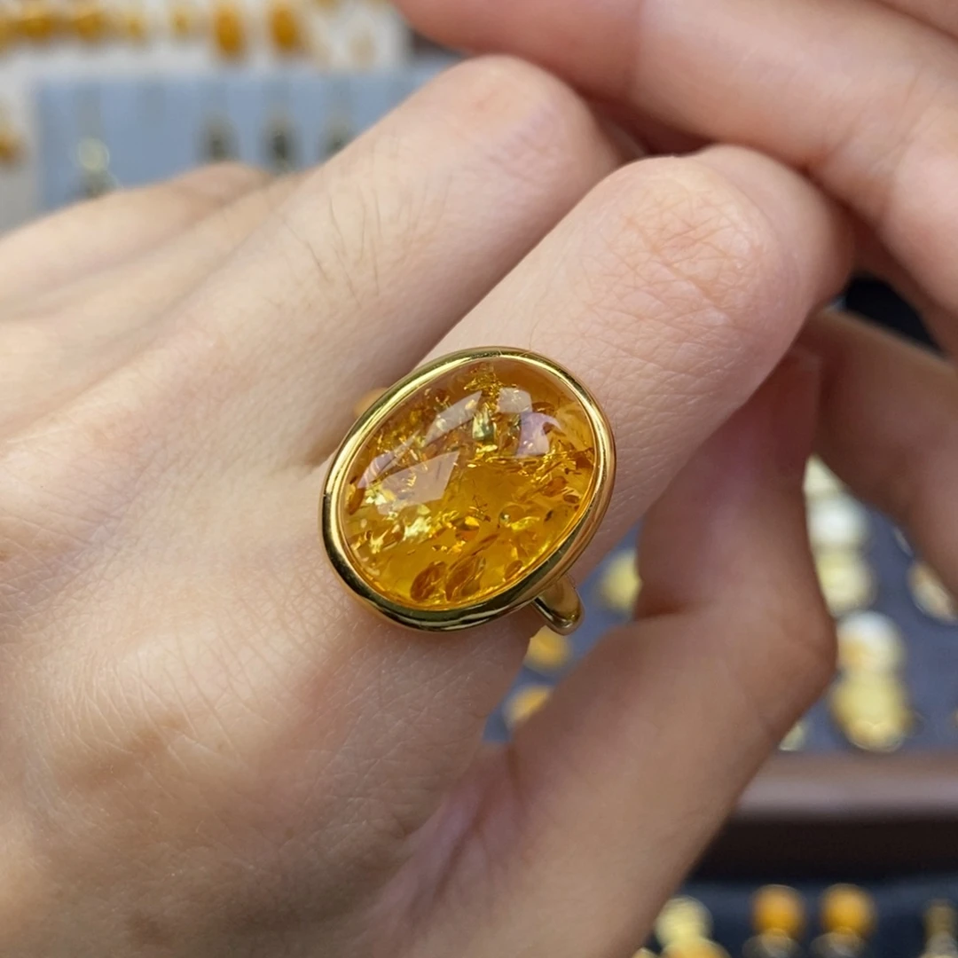 裸石琥珀未镶嵌成品