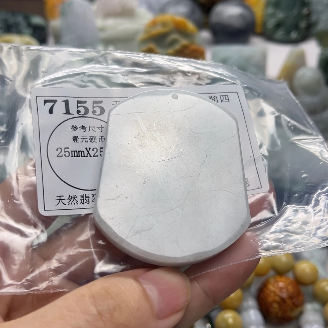 翡翠未镶嵌颈饰7155瑕疵