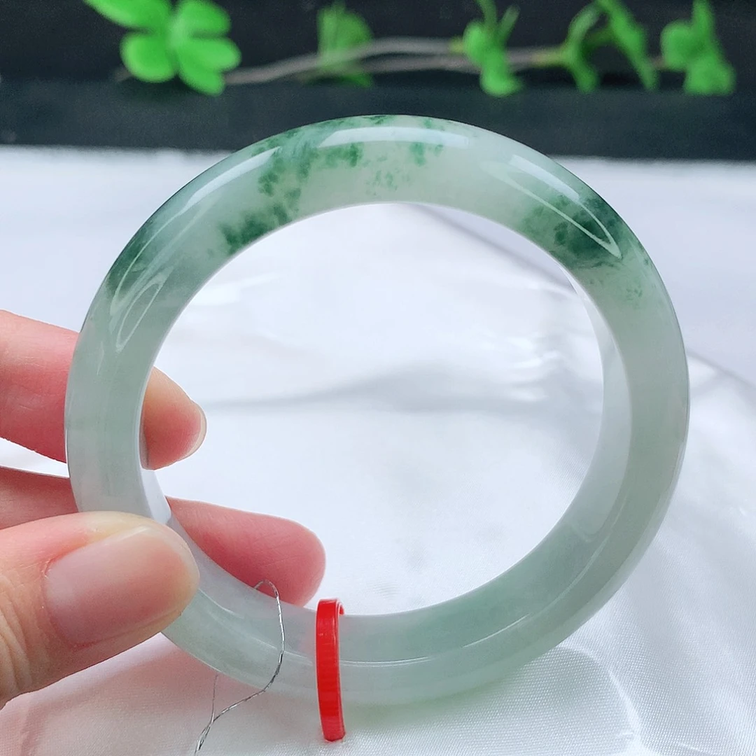 翡翠手镯未镶嵌56圈