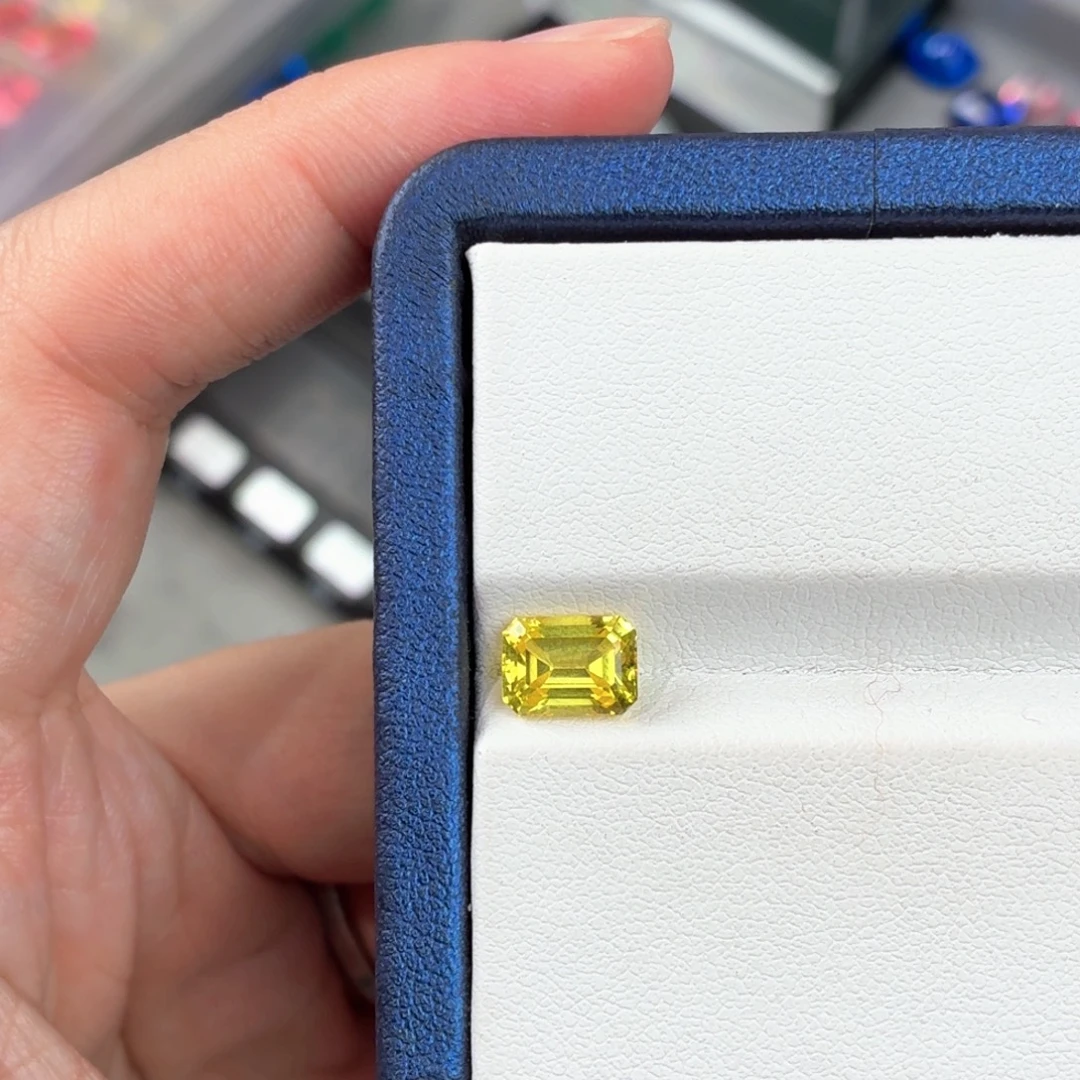 菲***菲合成（培育）蓝宝石裸石2.13ct