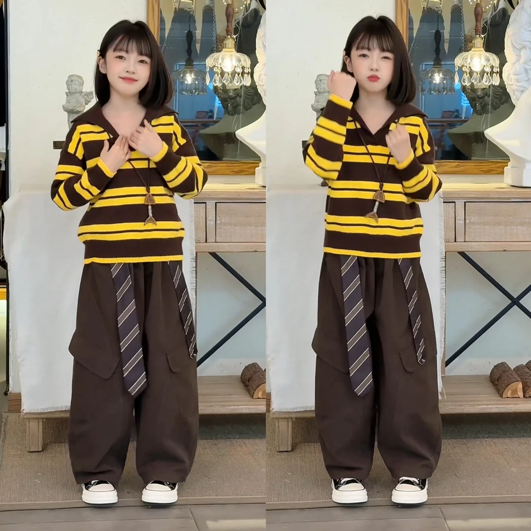 女童秋季新款时髦慵懒撞色条纹翻领毛衣个性飘带弯刀工装裤套装