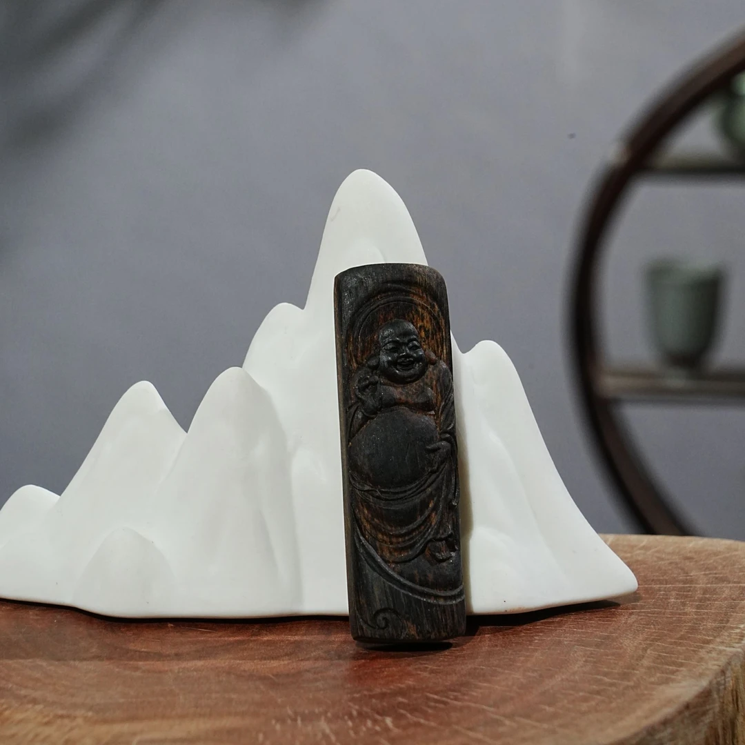 文莱黑棋黑油糖结老料沉香雕刻件（弥勒佛） 6.9g 250807120 B