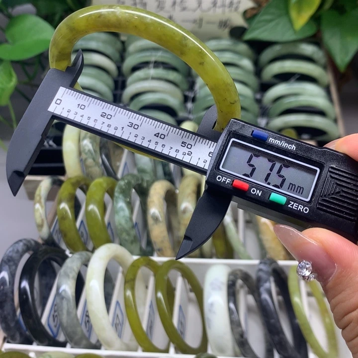 蛇纹石玉未镶嵌手镯42