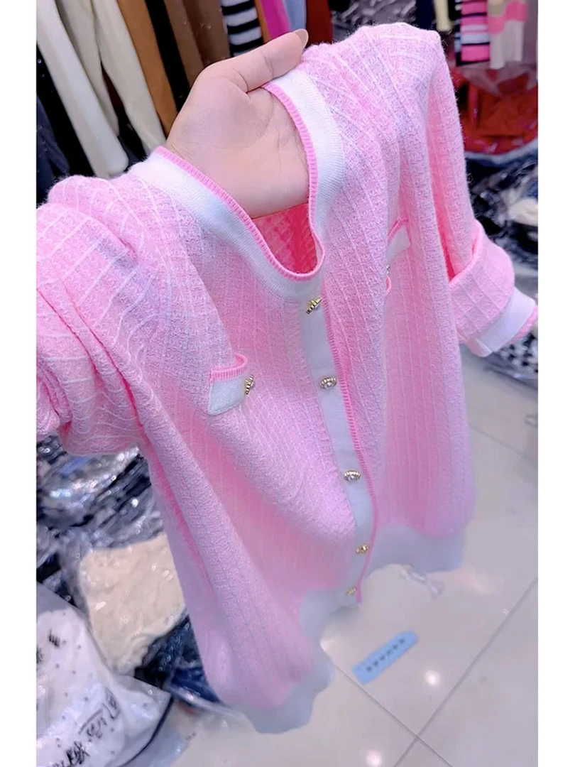 今年流行绝美巨好看的小上衣独特漂亮粉色V领针织开衫毛衣女秋季