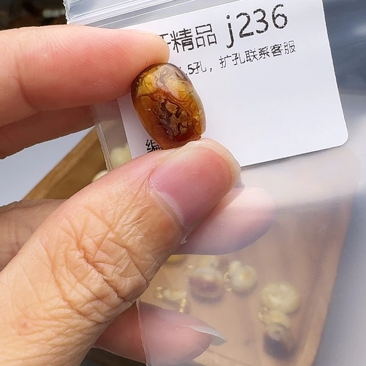 琥珀未镶嵌裸石琥珀