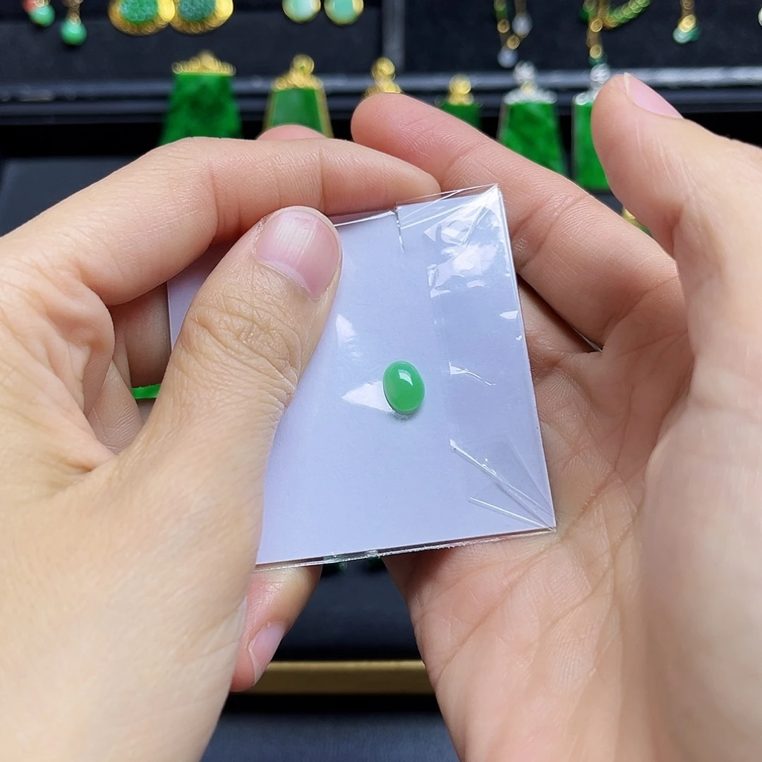 翡翠未镶嵌颈饰有纹裂