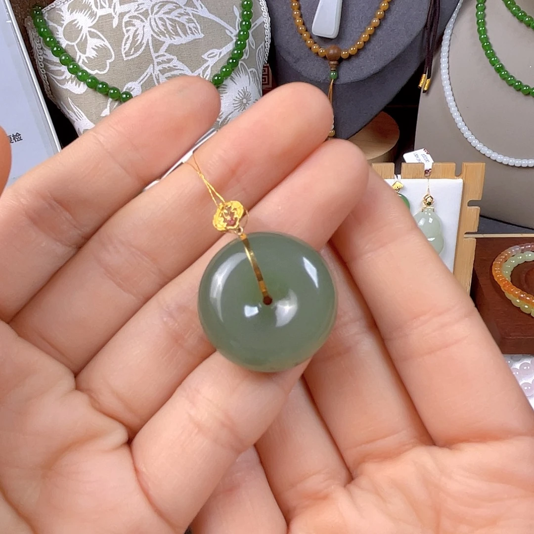 和田玉18K金镶嵌颈饰Jx