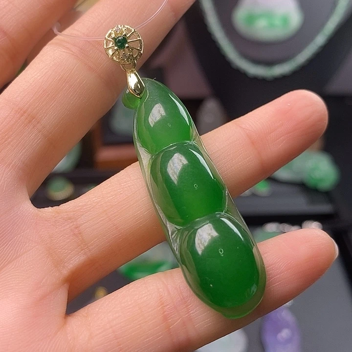 翡翠未镶嵌吊坠(赠链)