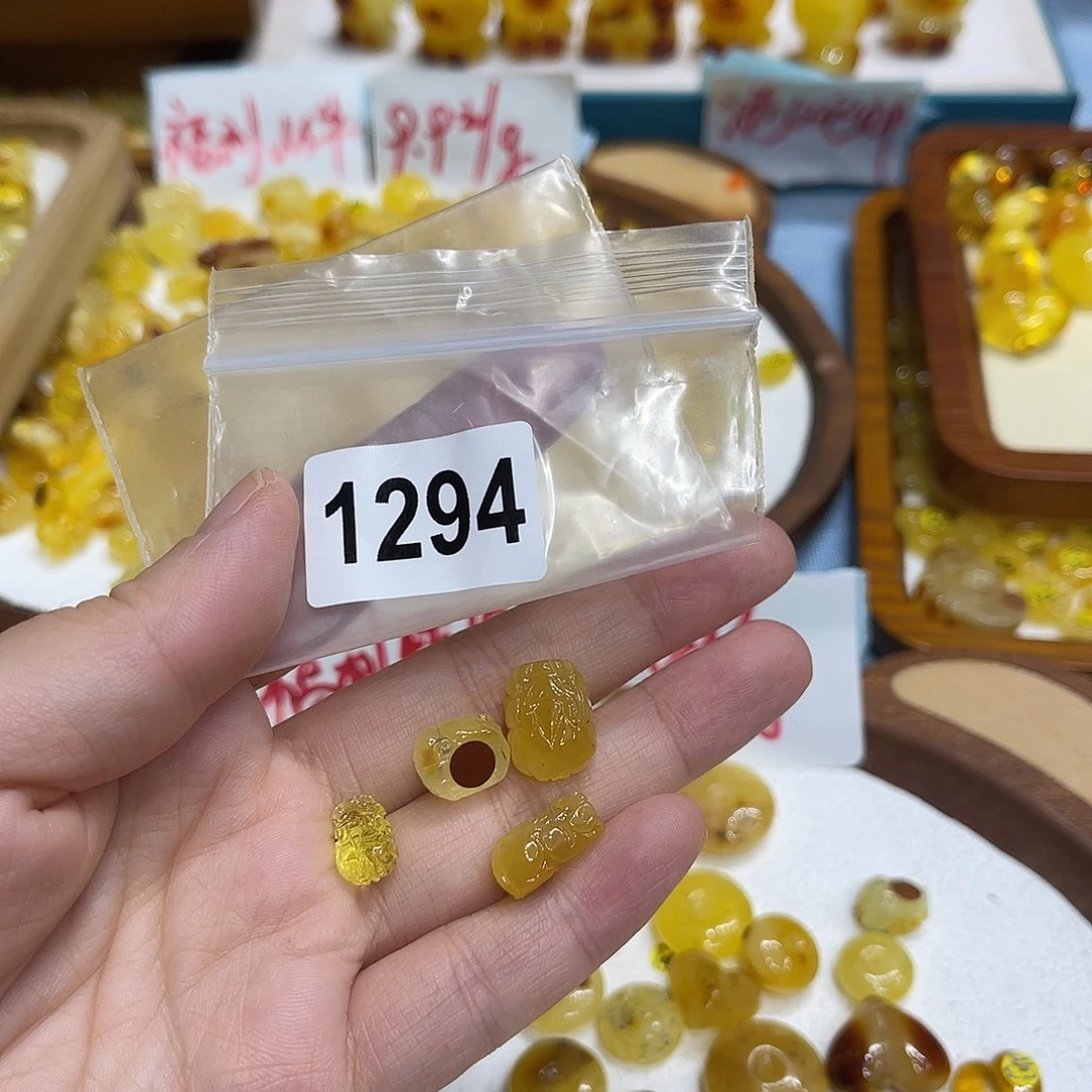 琥珀未镶嵌珠宝奇石