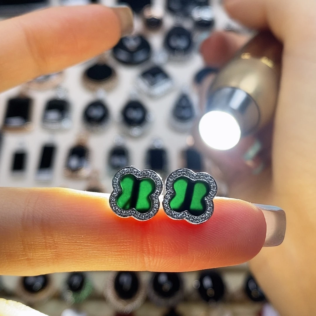 翡翠18K金镶嵌耳饰