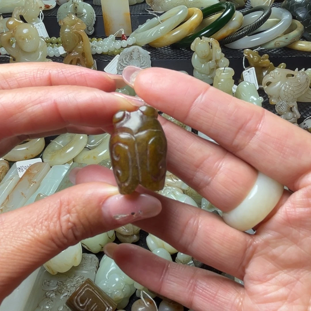 幸***草和田玉未镶嵌颈饰