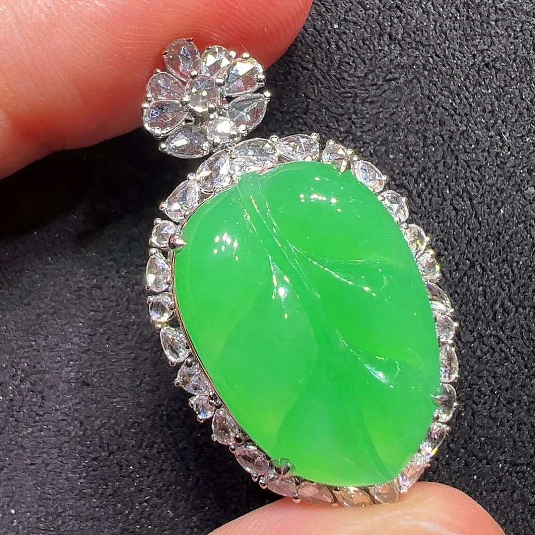 翡翠18K金镶嵌颈饰