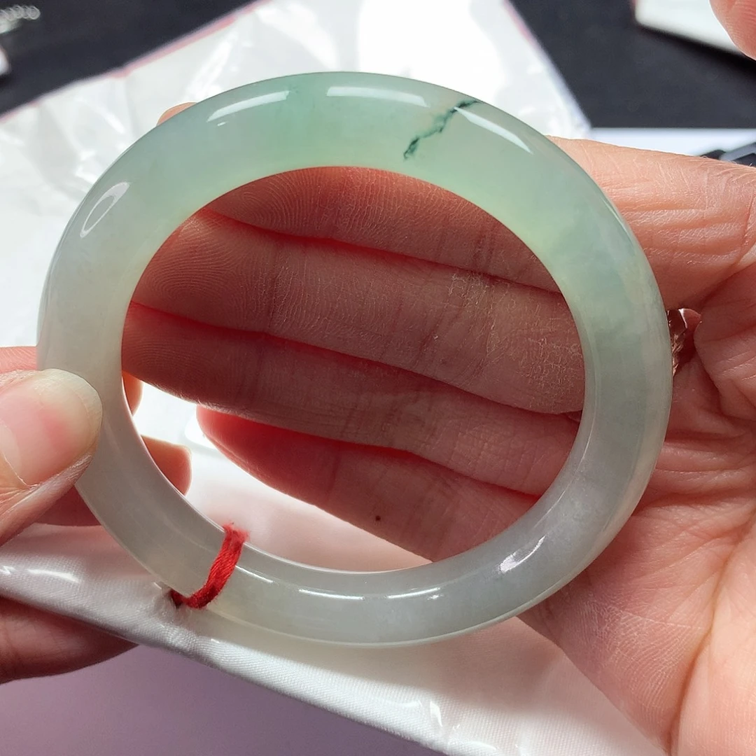 翡翠手镯未镶嵌梁**?55圈