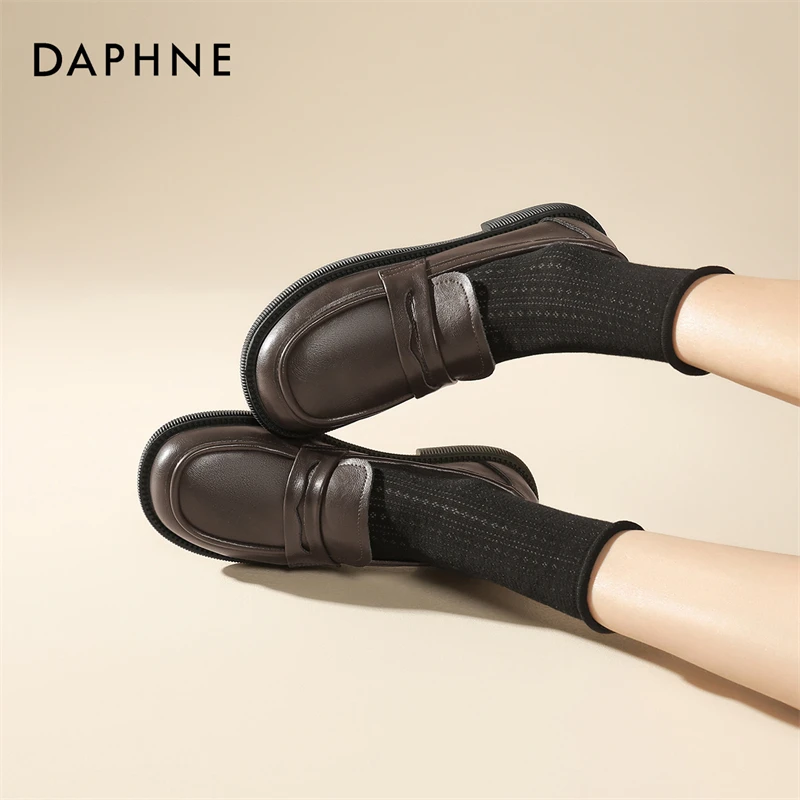 达芙妮网红爆款棕色乐福鞋女25夏季新款软底单鞋百搭英伦风小皮鞋