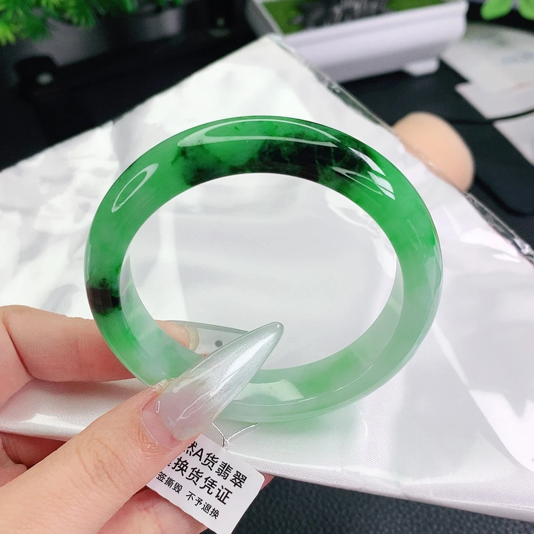 翡翠手镯未镶嵌54圈