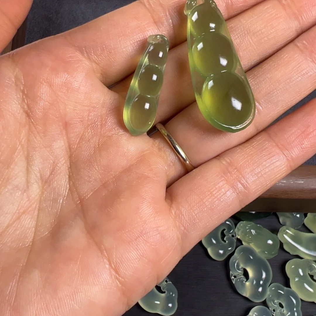 安***华蛇纹石玉未镶嵌颈饰