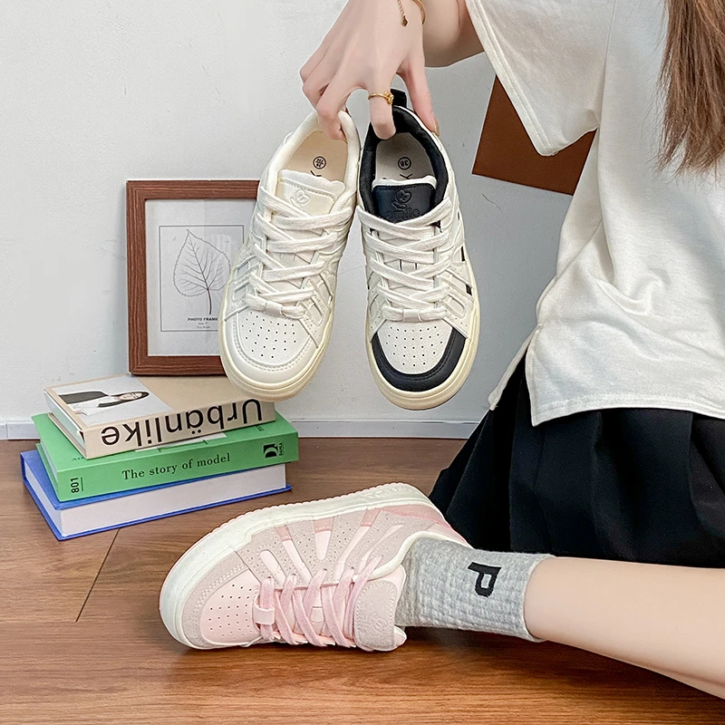 复古奶油小白鞋2025秋季新款运动板鞋ins休闲面包鞋41-43大码女鞋