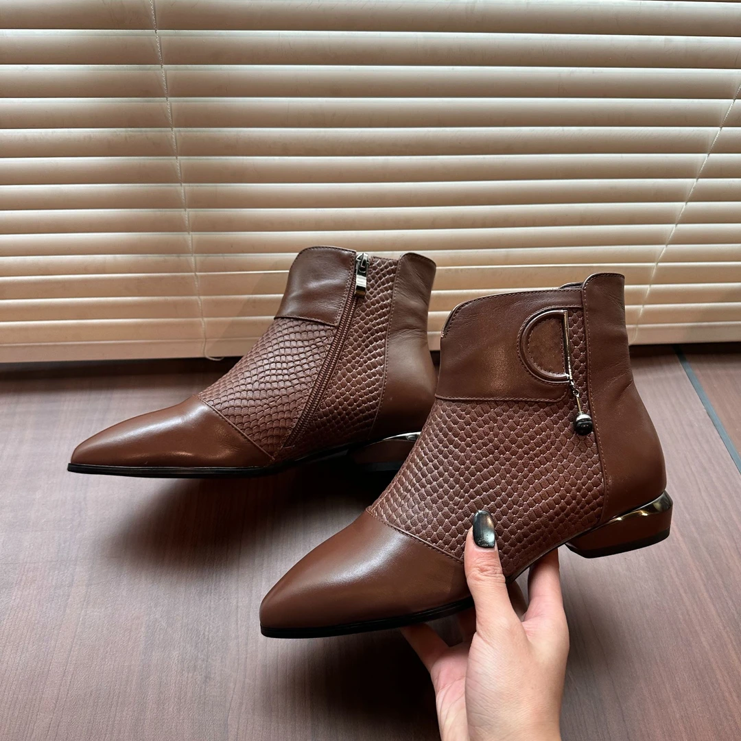 H010尖头低跟真皮短靴女平底舒适妈妈鞋短靴冬季