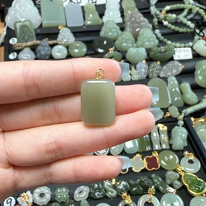 和田玉18K金镶嵌颈饰