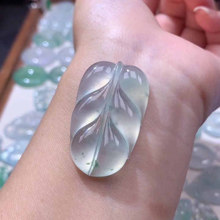 颈饰未镶嵌翡翠高冰飘花大叶子