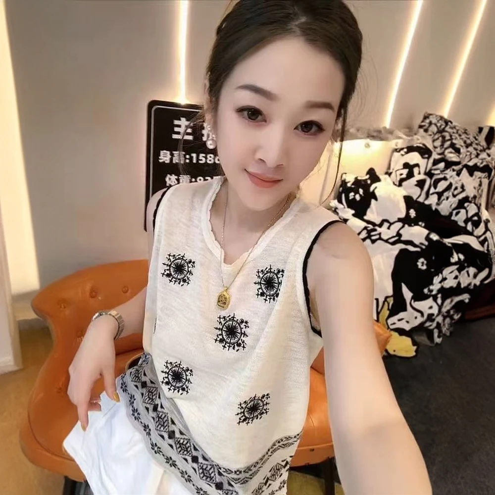 卡莲格/冰丝针织撞色刺绣背心T恤女夏季圆领显瘦洋气设计国风上衣