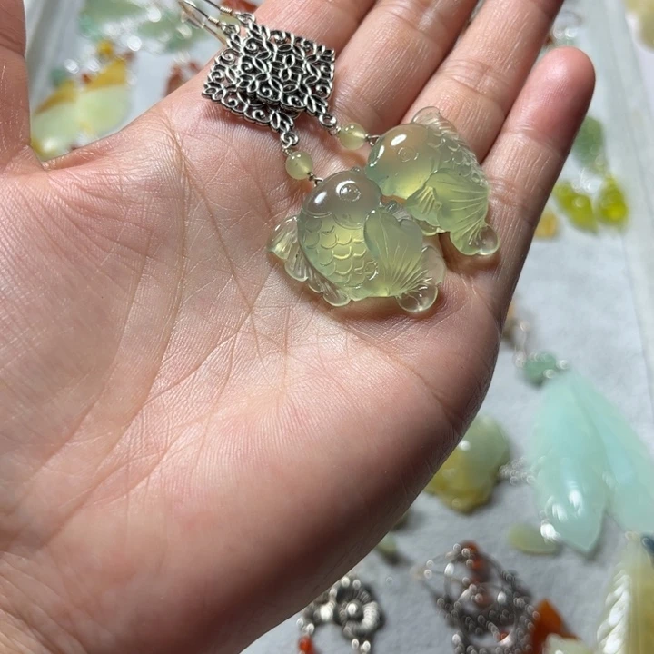 蛇纹石玉合金耳饰