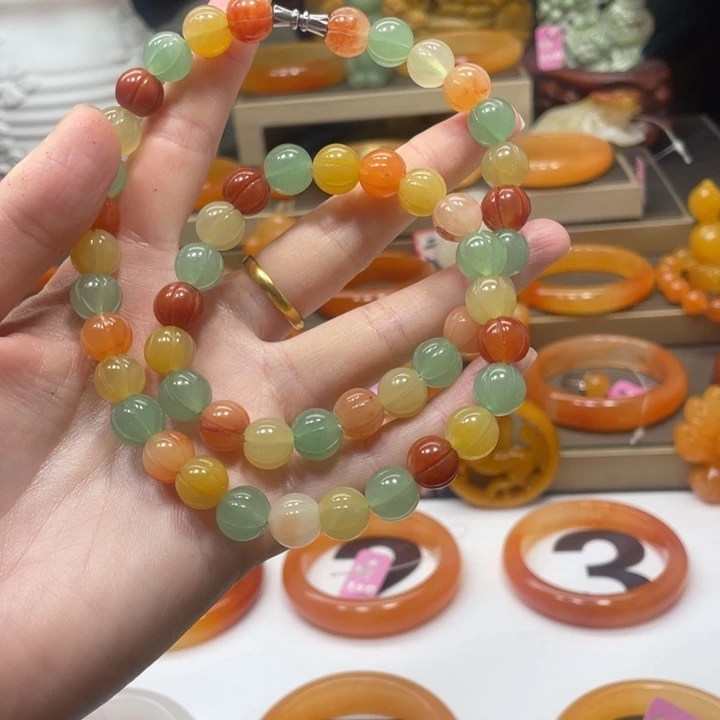 未镶嵌石英质玉（黄龙玉）手镯