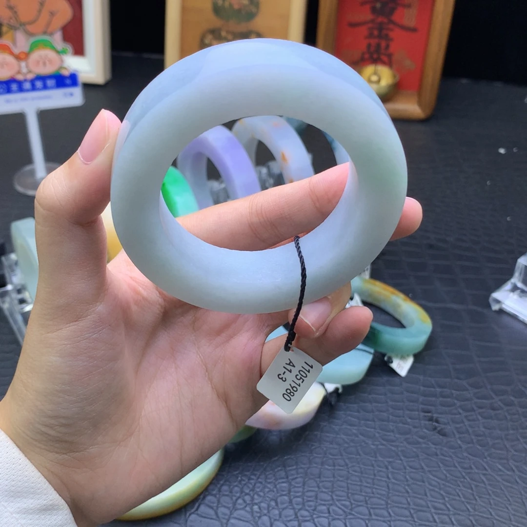 定制翡翠未镶嵌翡翠手镯