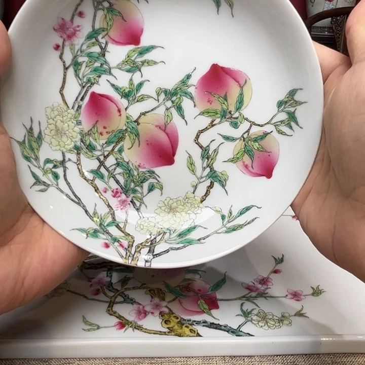 小***子摆件粉彩寿桃高足盘