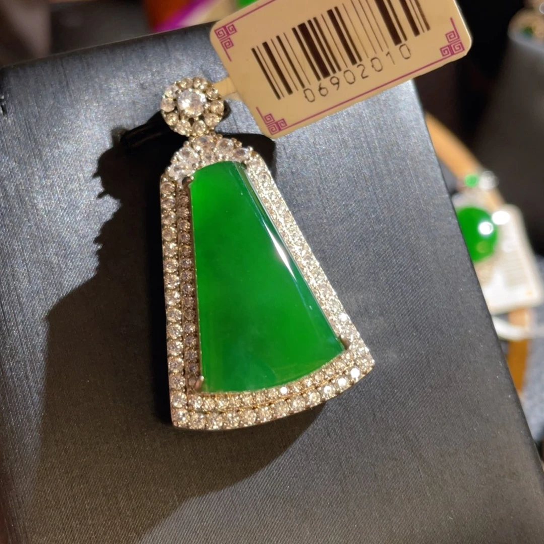 翡翠未镶嵌颈饰吊坠