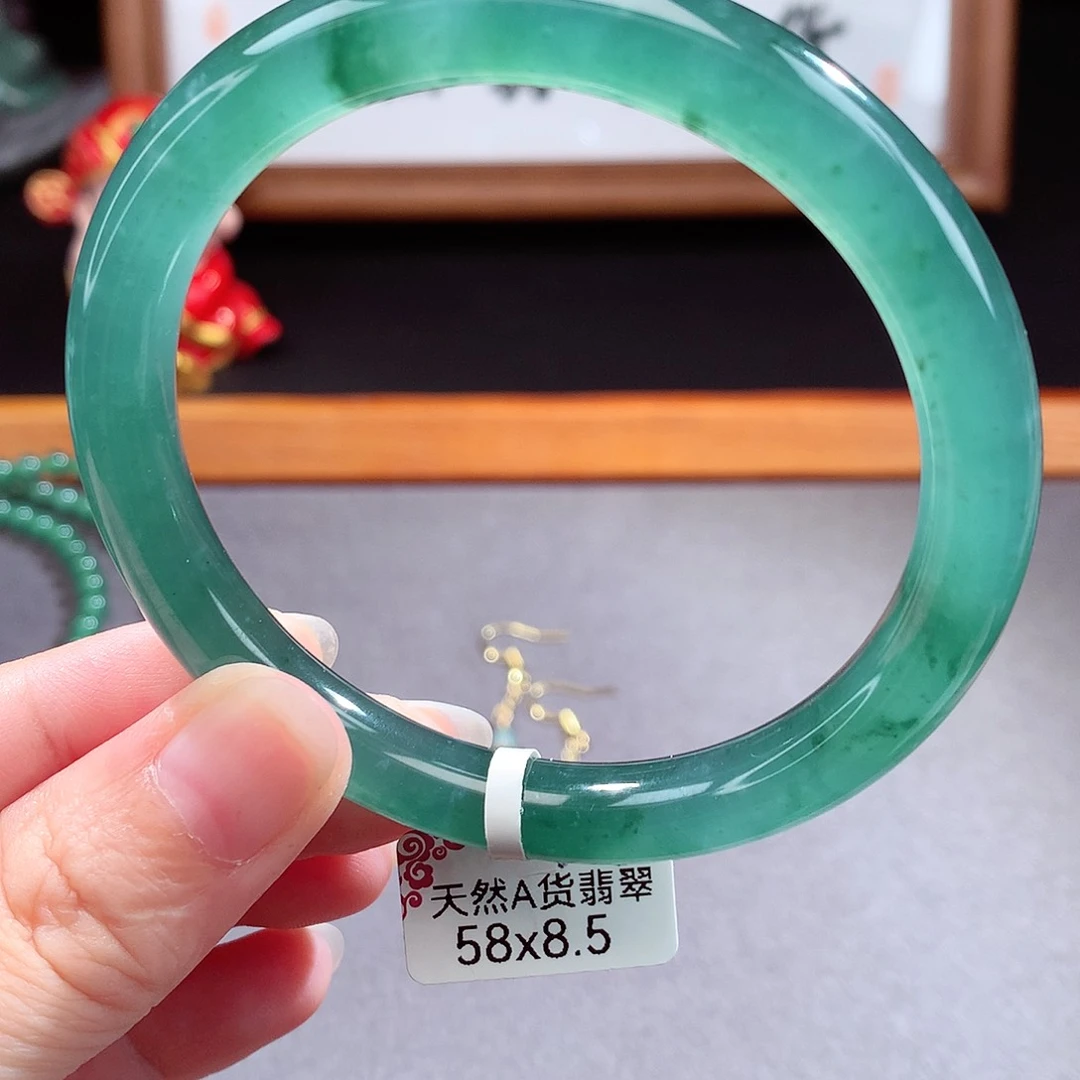 翡翠手镯（圆镯）未镶嵌