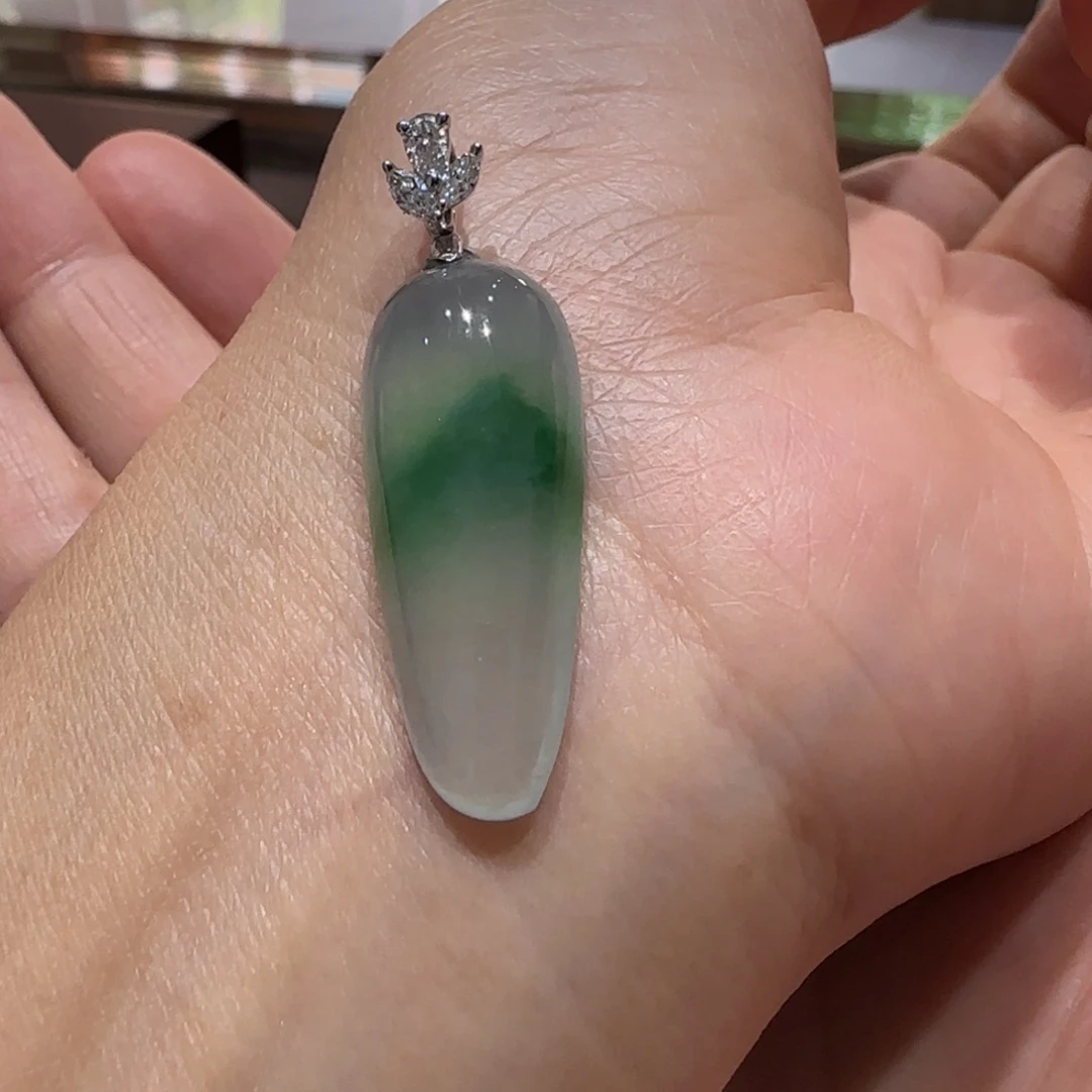 翡翠18K金镶嵌颈饰福瓜