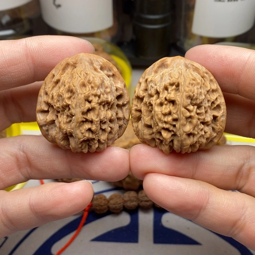 核桃把件三六南疆石