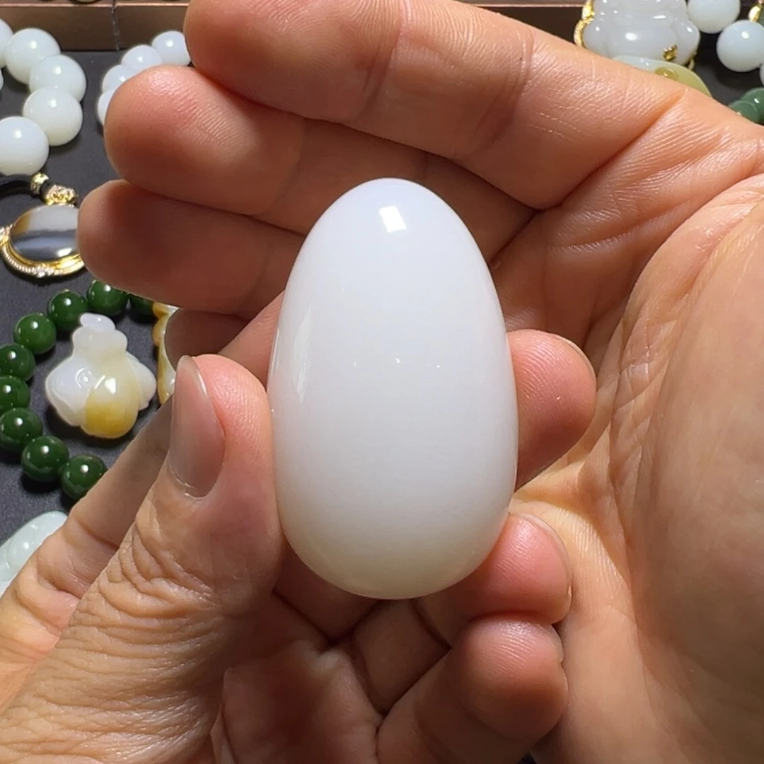 秦***咪未镶嵌和田玉挂件