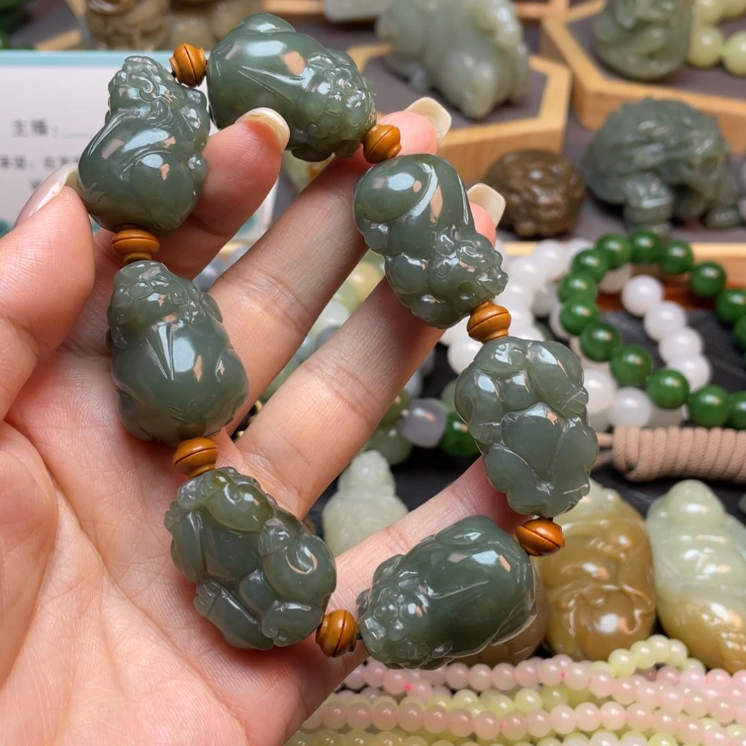 颈饰未镶嵌和田玉