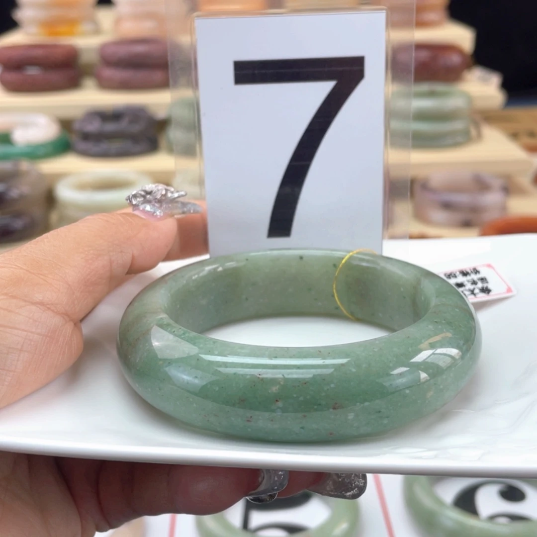 【闪购商品】石英质玉手镯未镶嵌