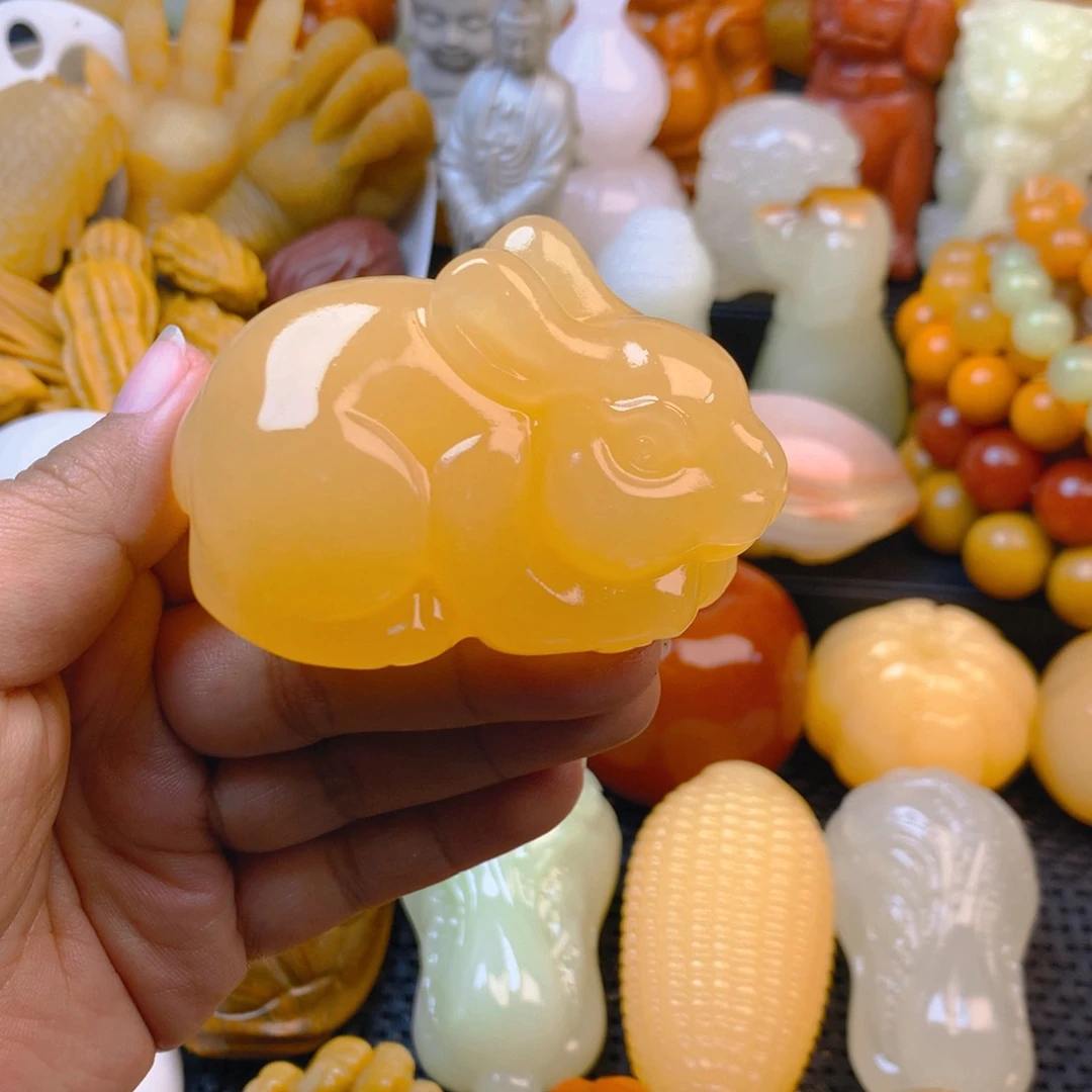 简*新疆五彩石兔子