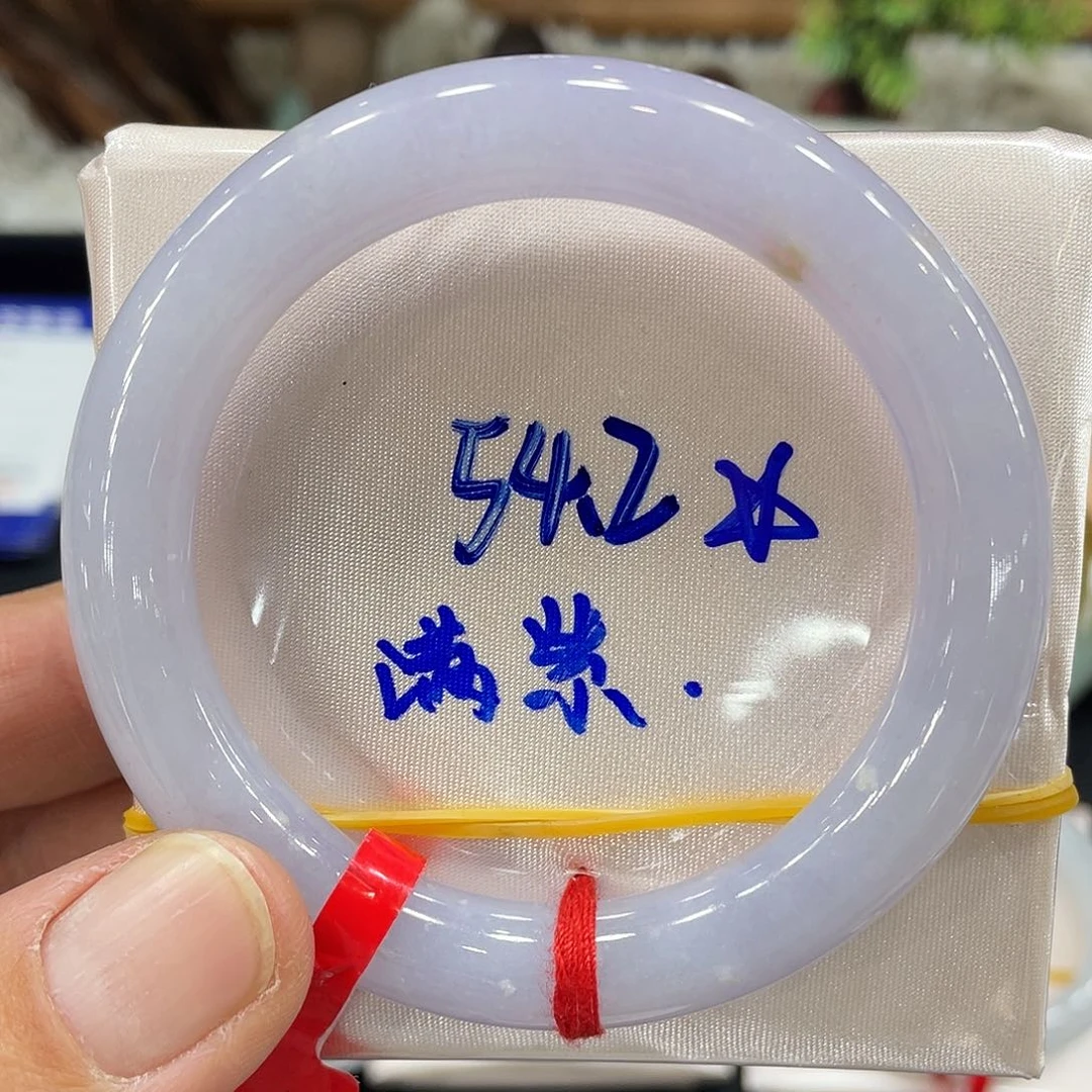 翡翠手镯未镶嵌翡翠