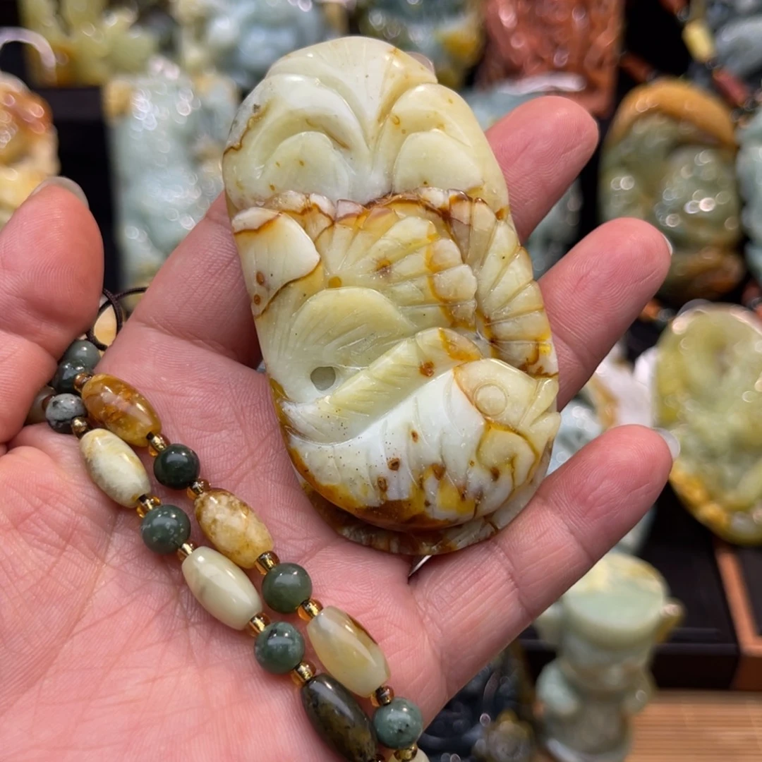 蛇纹石玉未镶嵌颈饰