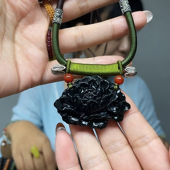 蛇纹石玉未镶嵌颈饰