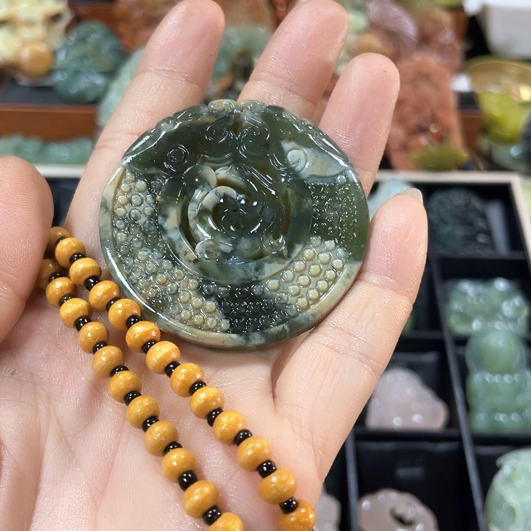 蛇纹石玉颈饰未镶嵌