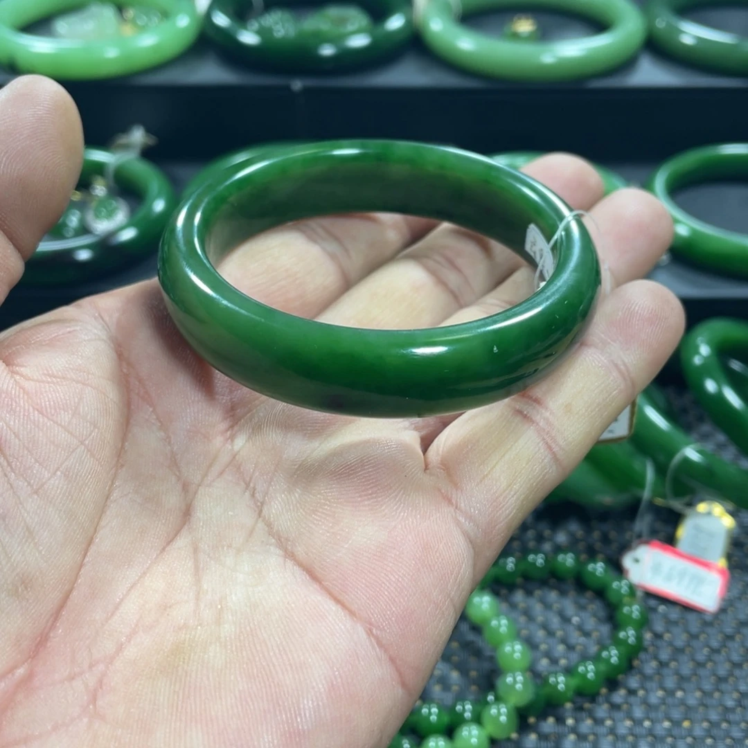 和田玉（碧玉）未镶嵌手镯