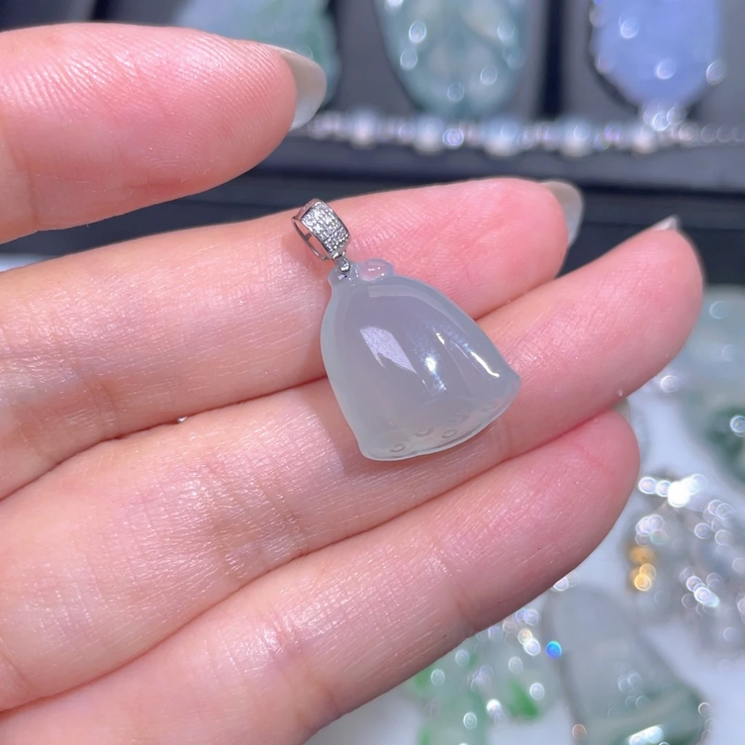 颈饰18K金镶嵌翡翠翡翠