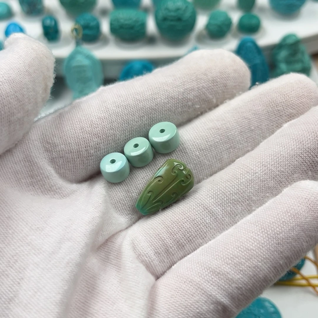 用***6绿松石未镶嵌直切珠