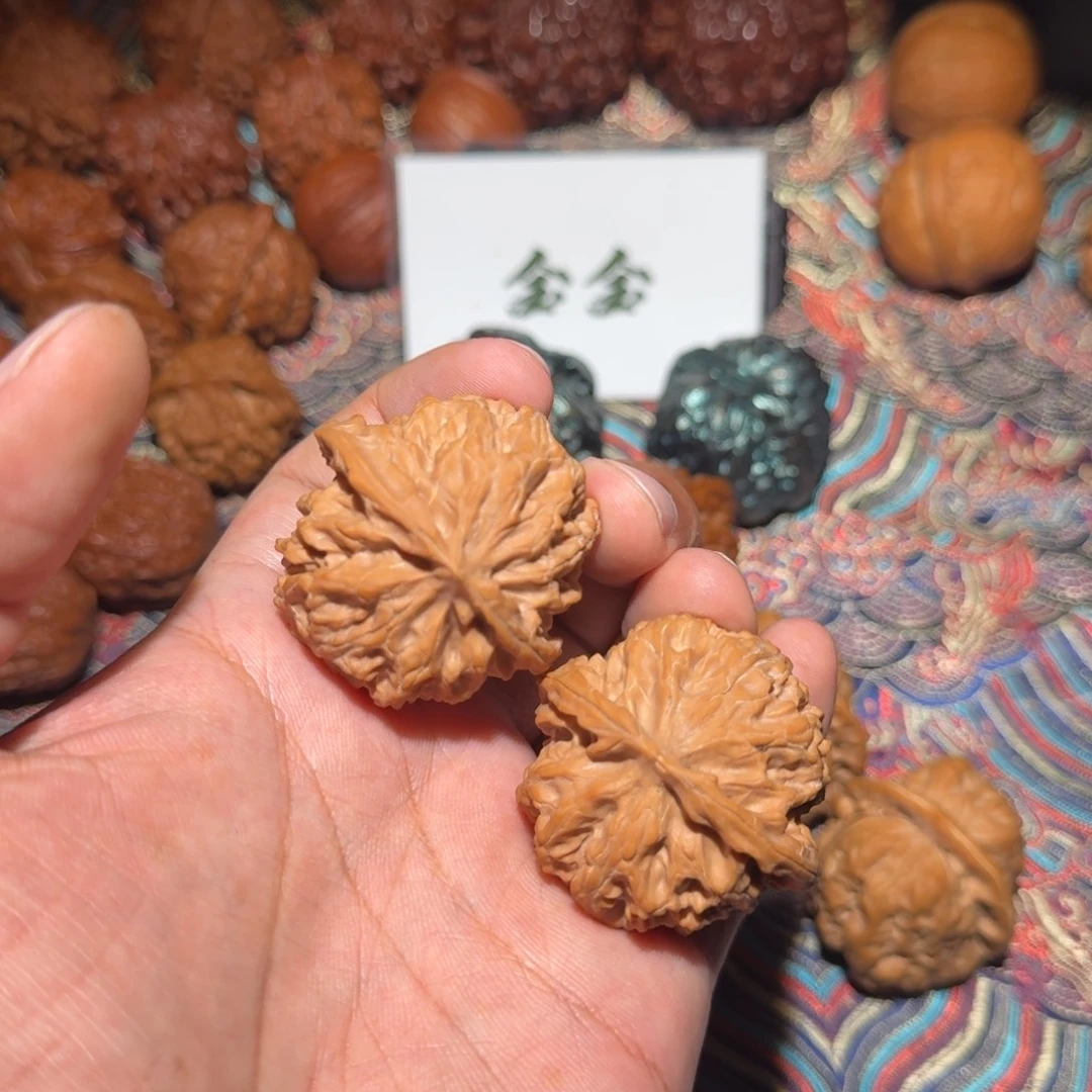 黔***训把件核桃2162苹果园，尺寸40 40 37