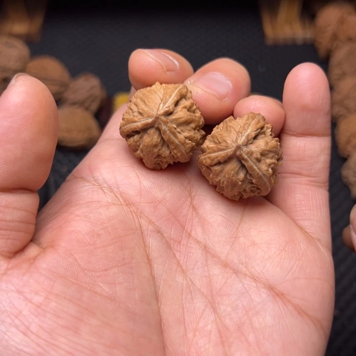 吊坠文玩核桃三棱