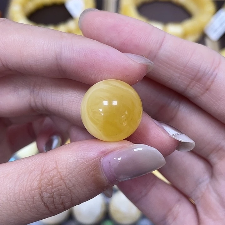 琥珀未镶嵌裸石16.2mm瑕 463